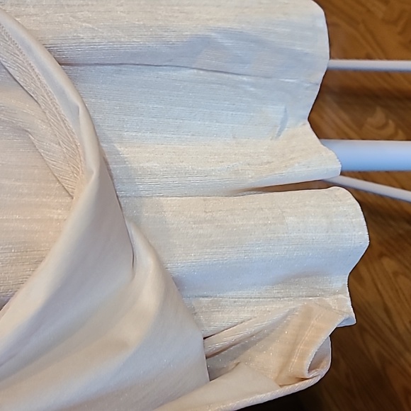 Popular Basics Cream Shimmer Short / Skort Romper Size Medium - Picture 6 of 14